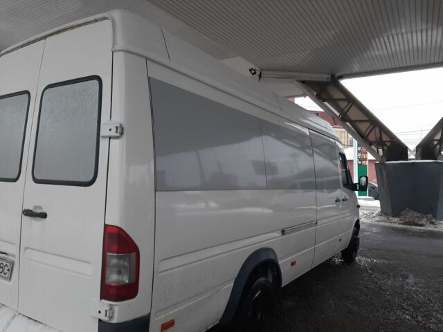 Белый Мерседес Sprinter, объемом двигателя 2.7 л и пробегом 400 тыс. км за 8000 $, фото 2 на Automoto.ua