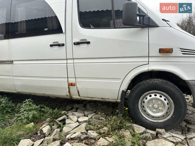 Белый Мерседес Sprinter, объемом двигателя 2.69 л и пробегом 631 тыс. км за 5800 $, фото 3 на Automoto.ua