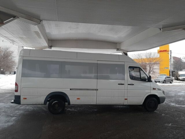 Белый Мерседес Sprinter, объемом двигателя 2.7 л и пробегом 400 тыс. км за 8000 $, фото 1 на Automoto.ua