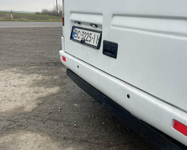 Белый Мерседес Sprinter, объемом двигателя 2.69 л и пробегом 400 тыс. км за 21999 $, фото 4 на Automoto.ua