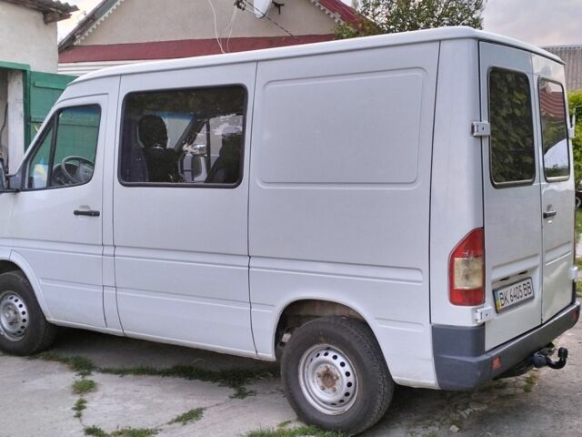 Белый Мерседес Sprinter, объемом двигателя 2.2 л и пробегом 290 тыс. км за 7700 $, фото 1 на Automoto.ua