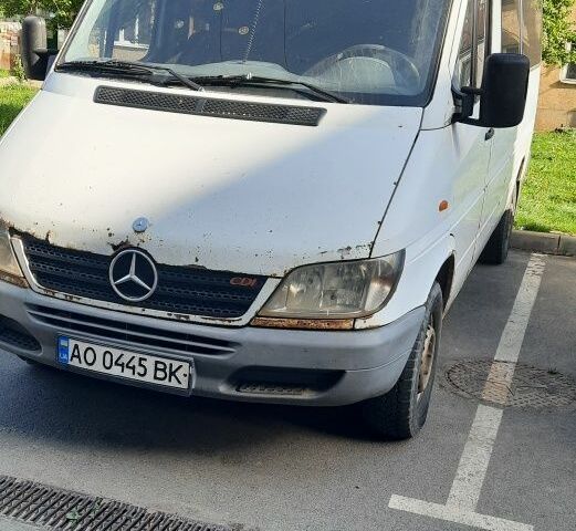 Белый Мерседес Sprinter, объемом двигателя 2.1 л и пробегом 500 тыс. км за 4300 $, фото 1 на Automoto.ua