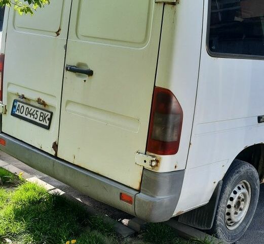 Белый Мерседес Sprinter, объемом двигателя 2.1 л и пробегом 500 тыс. км за 4300 $, фото 4 на Automoto.ua