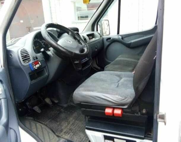 Белый Мерседес Sprinter, объемом двигателя 2.2 л и пробегом 510 тыс. км за 8900 $, фото 4 на Automoto.ua