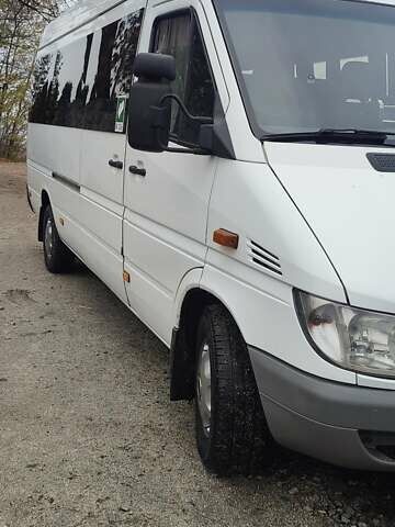 Білий Мерседес Sprinter, об'ємом двигуна 2.1 л та пробігом 500 тис. км за 12000 $, фото 5 на Automoto.ua
