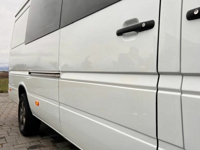 Белый Мерседес Sprinter, объемом двигателя 0 л и пробегом 400 тыс. км за 14000 $, фото 9 на Automoto.ua