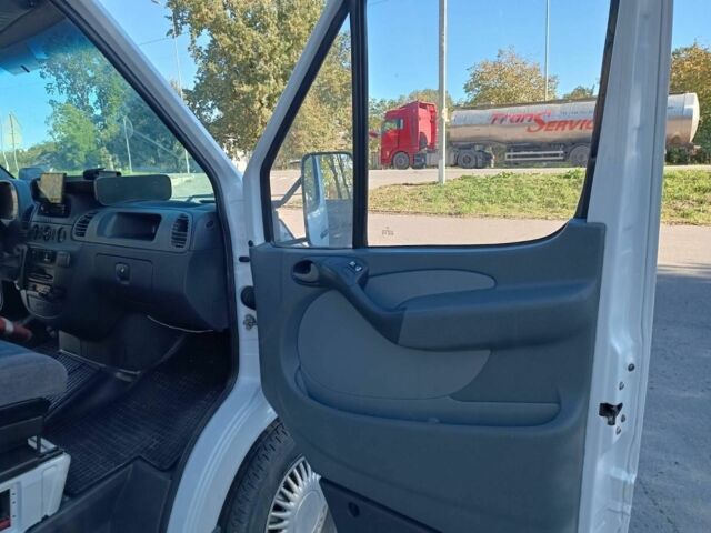 Белый Мерседес Sprinter, объемом двигателя 2.7 л и пробегом 603 тыс. км за 10900 $, фото 5 на Automoto.ua