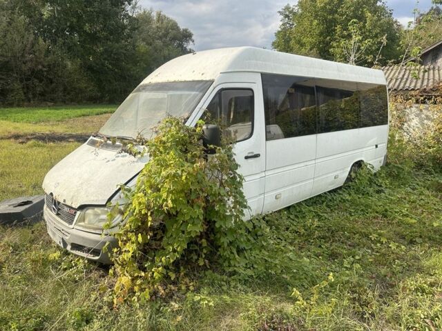 Белый Мерседес Sprinter, объемом двигателя 2.2 л и пробегом 320 тыс. км за 3500 $, фото 2 на Automoto.ua