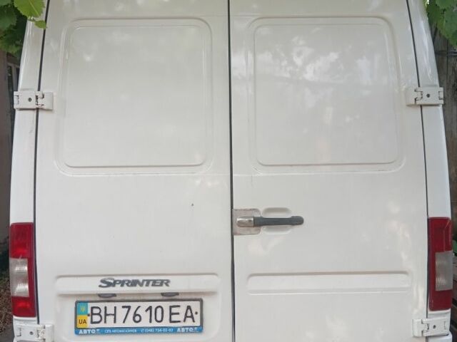 Белый Мерседес Sprinter, объемом двигателя 2.2 л и пробегом 400 тыс. км за 6000 $, фото 1 на Automoto.ua