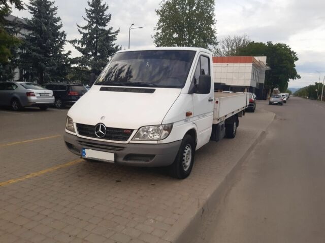 Белый Мерседес Sprinter, объемом двигателя 2.2 л и пробегом 557 тыс. км за 12000 $, фото 5 на Automoto.ua
