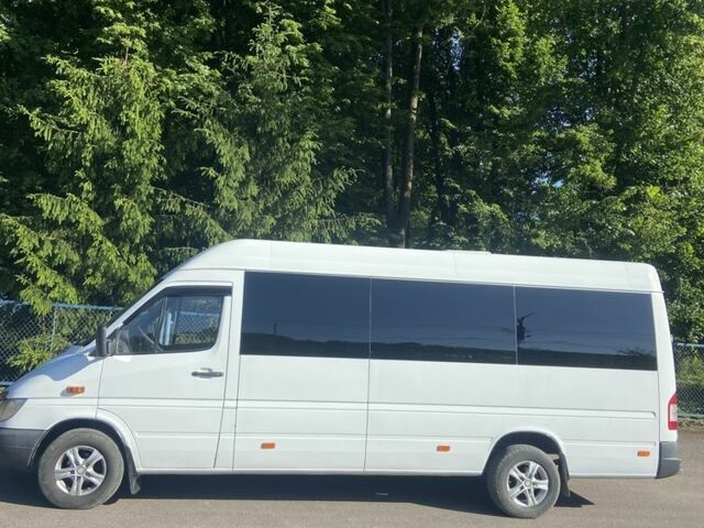 Белый Мерседес Sprinter, объемом двигателя 2.2 л и пробегом 850 тыс. км за 9700 $, фото 3 на Automoto.ua