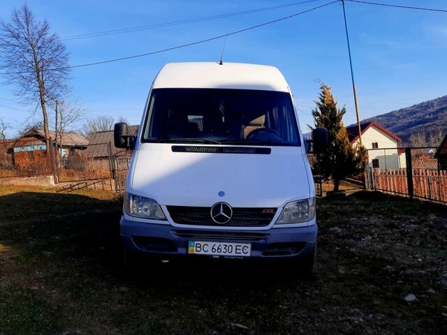 Белый Мерседес Sprinter, объемом двигателя 2.1 л и пробегом 450 тыс. км за 8599 $, фото 2 на Automoto.ua