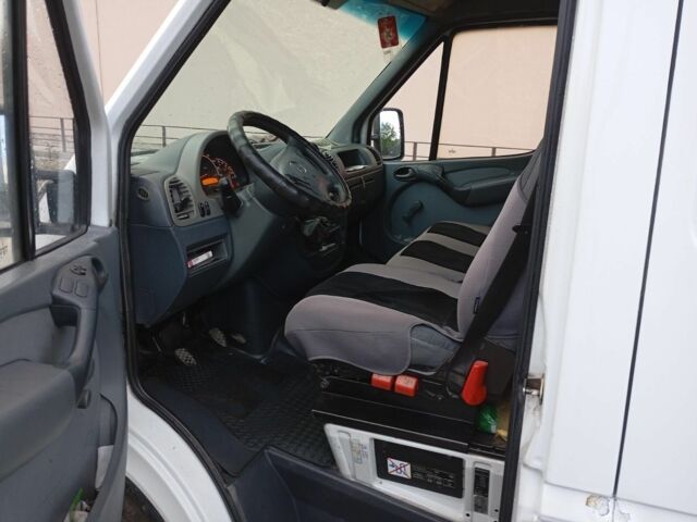 Белый Мерседес Sprinter, объемом двигателя 2.1 л и пробегом 450 тыс. км за 8000 $, фото 7 на Automoto.ua