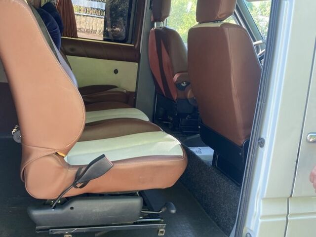 Белый Мерседес Sprinter, объемом двигателя 2.2 л и пробегом 850 тыс. км за 9700 $, фото 9 на Automoto.ua