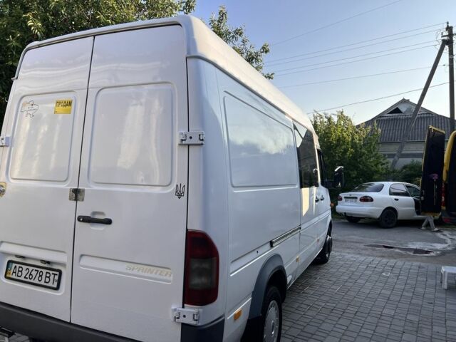 Белый Мерседес Sprinter, объемом двигателя 2.7 л и пробегом 280 тыс. км за 10700 $, фото 4 на Automoto.ua