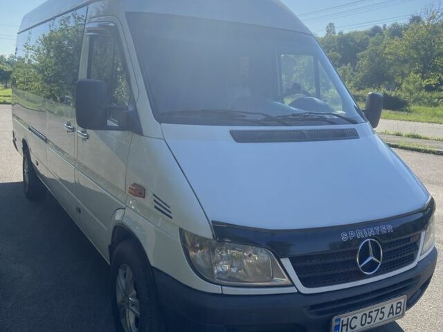 Белый Мерседес Sprinter, объемом двигателя 2.2 л и пробегом 850 тыс. км за 9700 $, фото 1 на Automoto.ua
