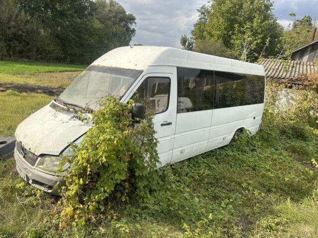 Белый Мерседес Sprinter, объемом двигателя 2.2 л и пробегом 320 тыс. км за 3500 $, фото 3 на Automoto.ua