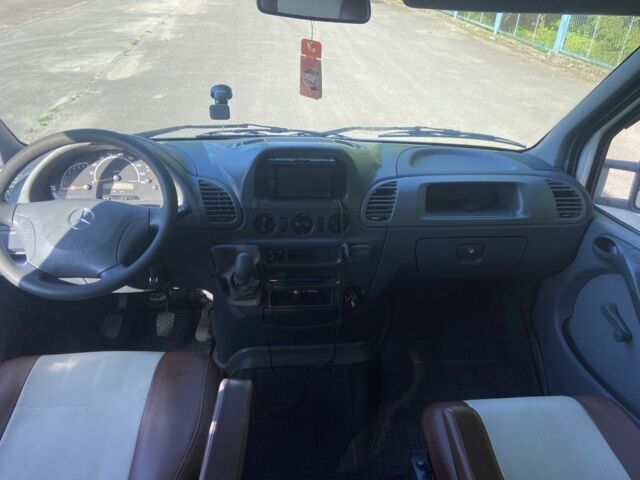 Белый Мерседес Sprinter, объемом двигателя 2.2 л и пробегом 850 тыс. км за 9700 $, фото 11 на Automoto.ua