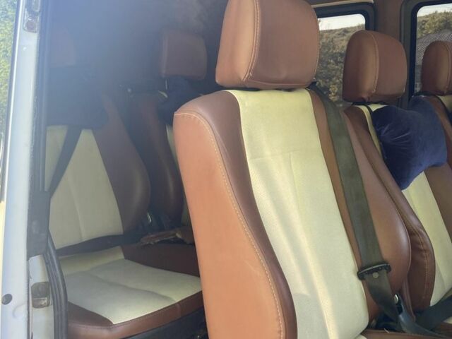 Белый Мерседес Sprinter, объемом двигателя 2.2 л и пробегом 850 тыс. км за 9700 $, фото 10 на Automoto.ua