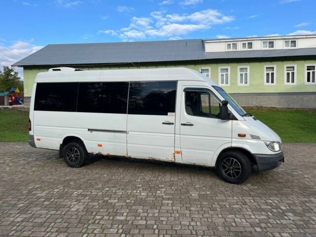 Белый Мерседес Sprinter, объемом двигателя 2.7 л и пробегом 200 тыс. км за 7800 $, фото 3 на Automoto.ua