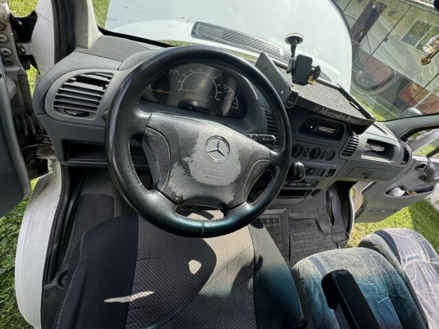 Белый Мерседес Sprinter, объемом двигателя 2.1 л и пробегом 545 тыс. км за 6800 $, фото 5 на Automoto.ua
