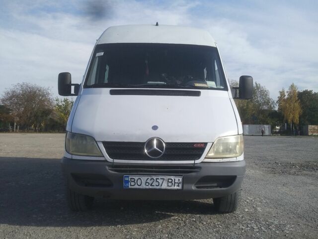 Белый Мерседес Sprinter, объемом двигателя 2.2 л и пробегом 350 тыс. км за 6400 $, фото 2 на Automoto.ua
