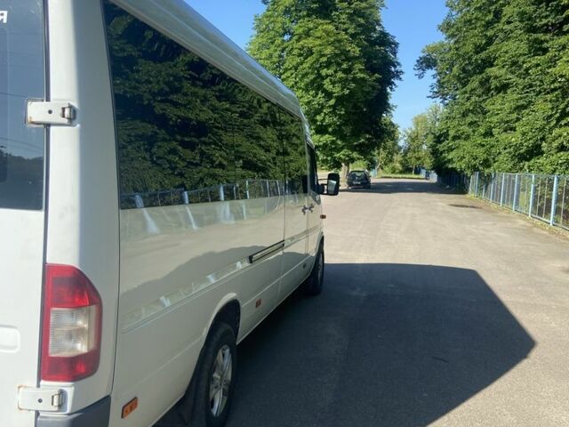 Белый Мерседес Sprinter, объемом двигателя 2.2 л и пробегом 850 тыс. км за 9700 $, фото 7 на Automoto.ua