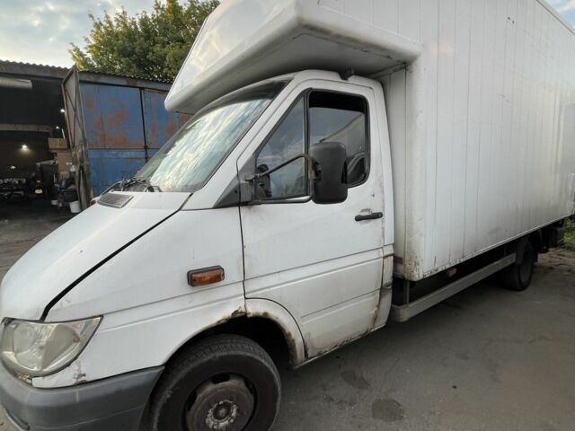 Белый Мерседес Sprinter, объемом двигателя 2.2 л и пробегом 500 тыс. км за 10000 $, фото 4 на Automoto.ua