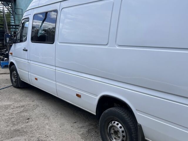 Білий Мерседес Sprinter, об'ємом двигуна 0.27 л та пробігом 300 тис. км за 7800 $, фото 2 на Automoto.ua