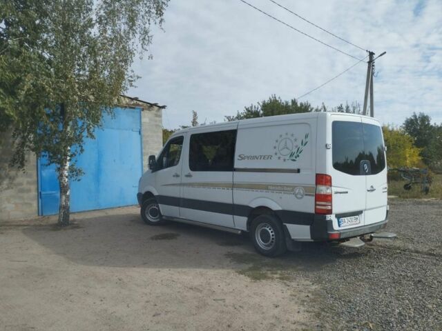 Белый Мерседес Sprinter, объемом двигателя 2.1 л и пробегом 340 тыс. км за 13066 $, фото 3 на Automoto.ua