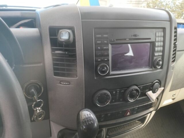 Белый Мерседес Sprinter, объемом двигателя 2.1 л и пробегом 340 тыс. км за 13066 $, фото 5 на Automoto.ua