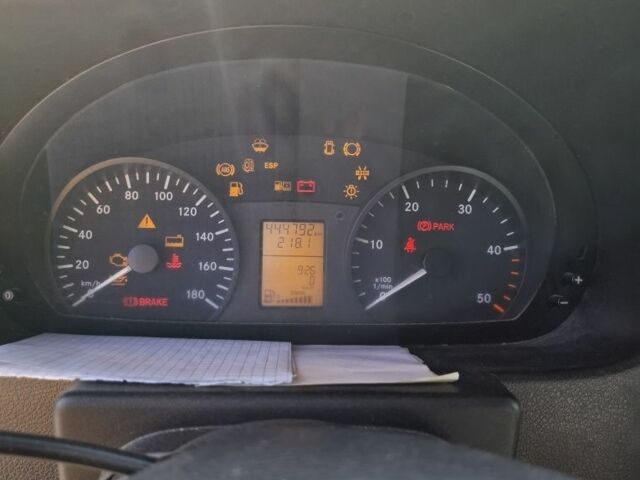 Белый Мерседес Sprinter, объемом двигателя 2.2 л и пробегом 401 тыс. км за 12000 $, фото 5 на Automoto.ua