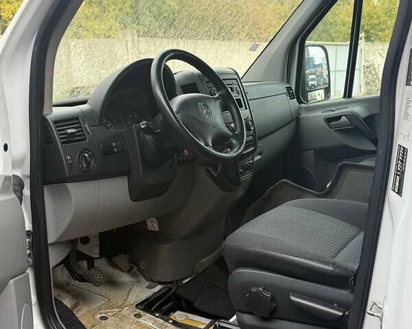 Мерседес Sprinter 2009 в Киеве на Automoto.ua Белый Мерседес Sprinter, объемом двигателя 2.14 л и пробегом 277 тыс. км за 28000 $, фото 4 на Automoto.ua