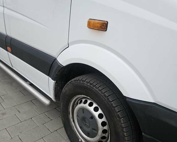 Белый Мерседес Sprinter, объемом двигателя 2.15 л и пробегом 238 тыс. км за 18000 $, фото 19 на Automoto.ua