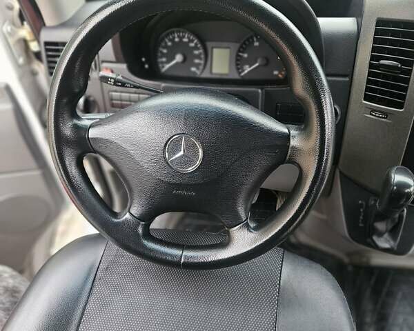 Белый Мерседес Sprinter, объемом двигателя 2.15 л и пробегом 238 тыс. км за 18000 $, фото 9 на Automoto.ua