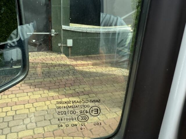 Белый Мерседес Sprinter, объемом двигателя 2.1 л и пробегом 441 тыс. км за 12900 $, фото 19 на Automoto.ua