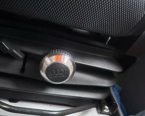 Белый Мерседес Sprinter, объемом двигателя 2.15 л и пробегом 238 тыс. км за 18000 $, фото 22 на Automoto.ua