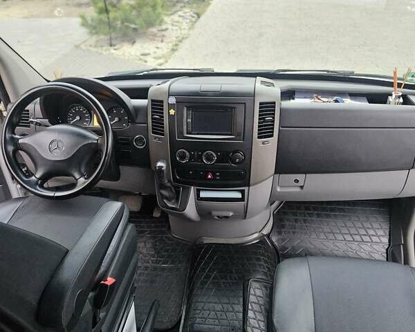 Белый Мерседес Sprinter, объемом двигателя 2.15 л и пробегом 238 тыс. км за 18000 $, фото 8 на Automoto.ua