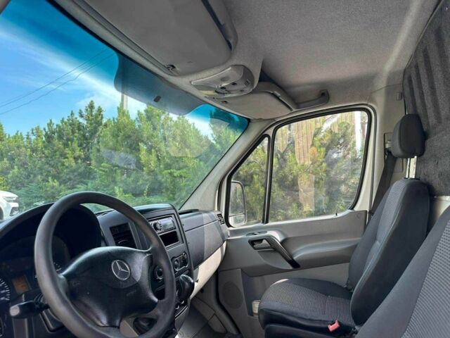 Белый Мерседес Sprinter, объемом двигателя 2.2 л и пробегом 734 тыс. км за 10900 $, фото 10 на Automoto.ua
