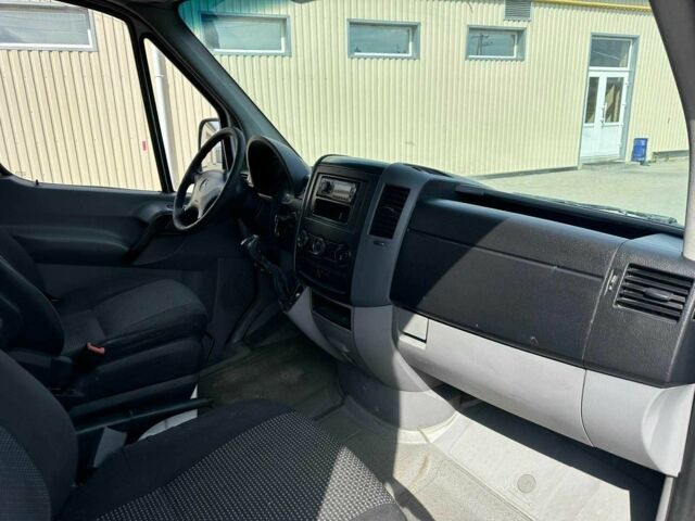 Белый Мерседес Sprinter, объемом двигателя 2.2 л и пробегом 734 тыс. км за 10900 $, фото 6 на Automoto.ua