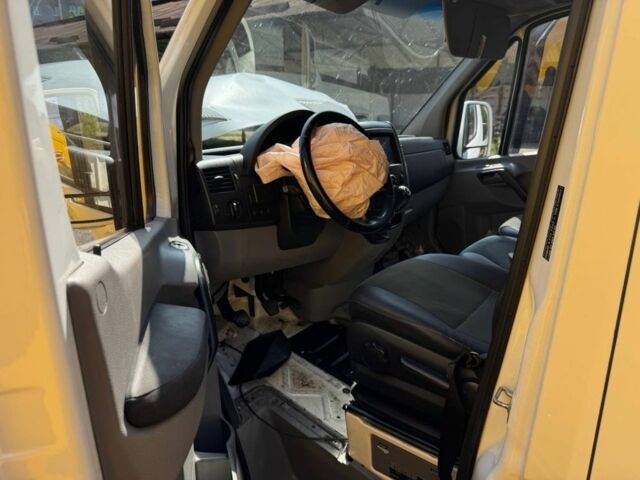Белый Мерседес Sprinter, объемом двигателя 0 л и пробегом 500 тыс. км за 12835 $, фото 5 на Automoto.ua