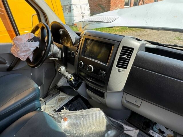 Белый Мерседес Sprinter, объемом двигателя 0 л и пробегом 500 тыс. км за 12835 $, фото 11 на Automoto.ua