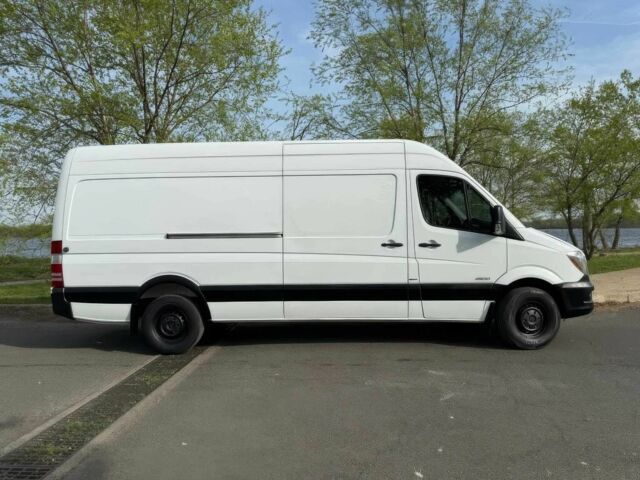 Белый Мерседес Sprinter, объемом двигателя 3 л и пробегом 158 тыс. км за 11000 $, фото 4 на Automoto.ua
