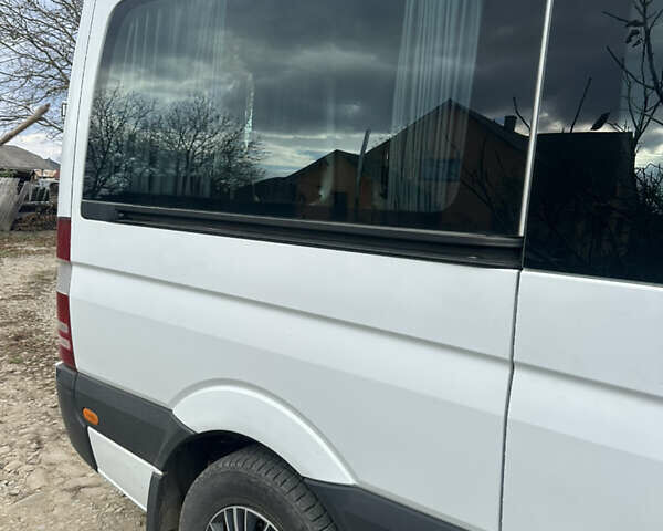 Белый Мерседес Sprinter, объемом двигателя 2.14 л и пробегом 499 тыс. км за 18700 $, фото 4 на Automoto.ua