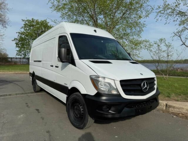 Белый Мерседес Sprinter, объемом двигателя 3 л и пробегом 158 тыс. км за 11000 $, фото 2 на Automoto.ua