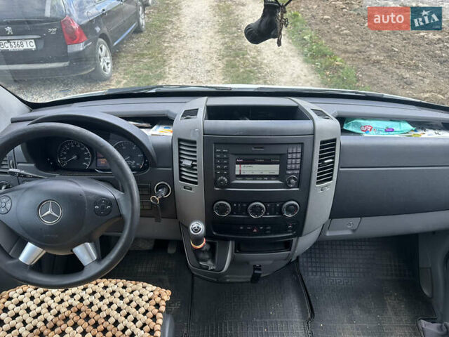 Белый Мерседес Sprinter, объемом двигателя 2.14 л и пробегом 499 тыс. км за 18700 $, фото 6 на Automoto.ua