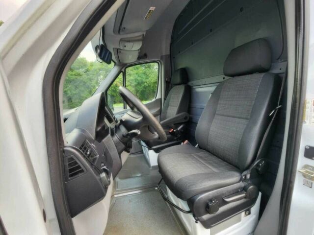 Белый Мерседес Sprinter, объемом двигателя 3 л и пробегом 120 тыс. км за 9650 $, фото 10 на Automoto.ua