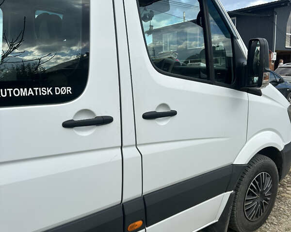 Белый Мерседес Sprinter, объемом двигателя 2.14 л и пробегом 499 тыс. км за 18700 $, фото 5 на Automoto.ua