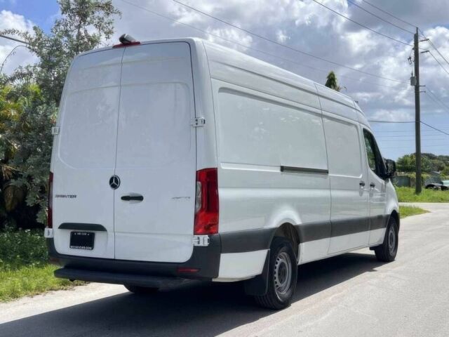 Белый Мерседес Sprinter, объемом двигателя 3 л и пробегом 72 тыс. км за 30000 $, фото 2 на Automoto.ua