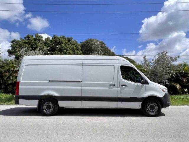 Белый Мерседес Sprinter, объемом двигателя 3 л и пробегом 72 тыс. км за 30000 $, фото 4 на Automoto.ua